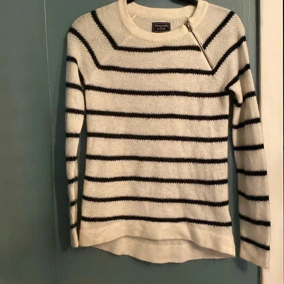 Abercrombie & Fitch Sweaters - Abercrombie & Fitch white and blue striped sweater - xs- shoulder zip